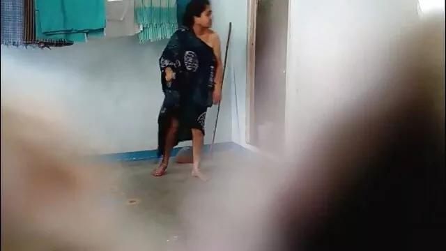 Il fratello ha video porno hard sex diffuso l'incesto alla sorella magra mentre i genitori erano al lavoro