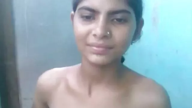 Appena legale adolescente film gratis hard si spoglia nel suo appartamento