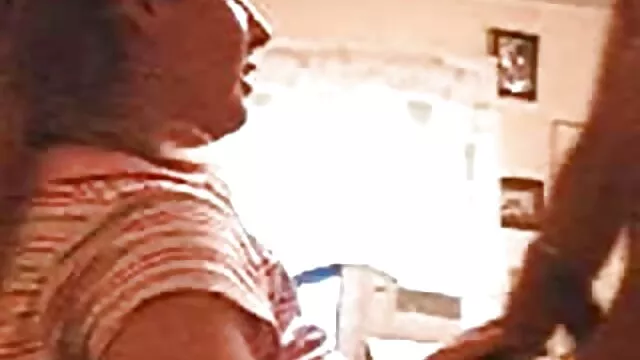 Grasso signora con appetito succhia un grosso film porno milly cazzo