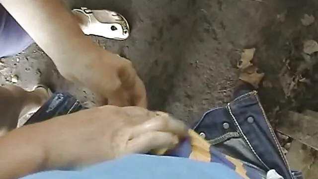 Alto ebano messo sul gabinetto di una piccola donna armena e la gettò filmati gratuiti hard da dietro