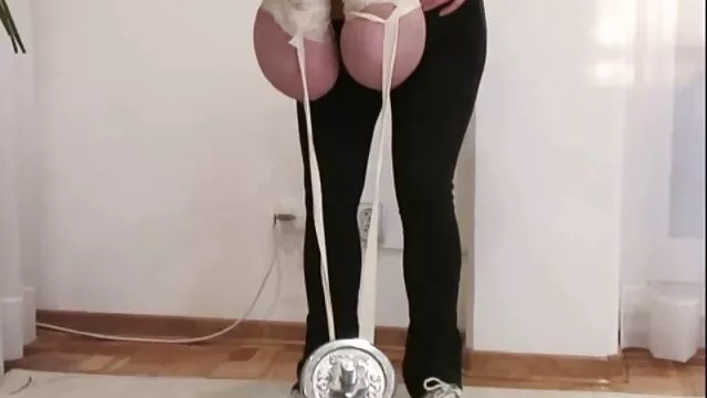 Ha nutrito una ragazza magra senza tette con un cazzo film hard porn gonfio e scopata duro nella Figa