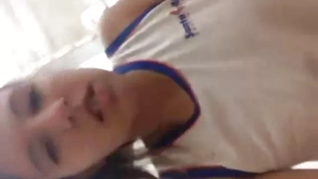 Ragazzo film porno gratis on line girato su spycam come la ragazza si veste tra i cespugli