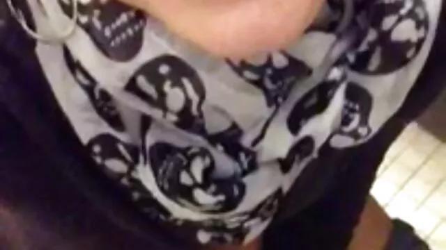 Calda e procace transgender principessa adora il lavoro a mano con il siti streaming porno suo enorme cazzo