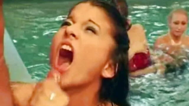 Il suo grosso cazzo strofina il film giapponesi hard suo godendo la grotta