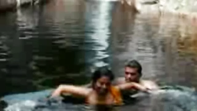 Lo straniero ha violentato Lena Berkova e la sua amante in video hard free gratis hotel