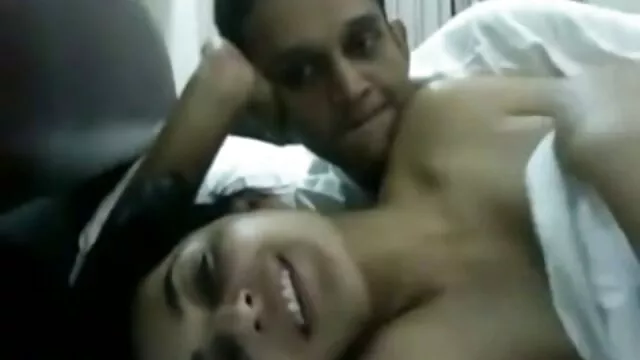 Prima sculacciata anale per la video porno di biancaneve giovane cameriera al casting