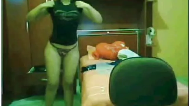 Hot mogliettina riempito siti porno da scaricare gratis da uomo nero weenie e maritino lecca il suo